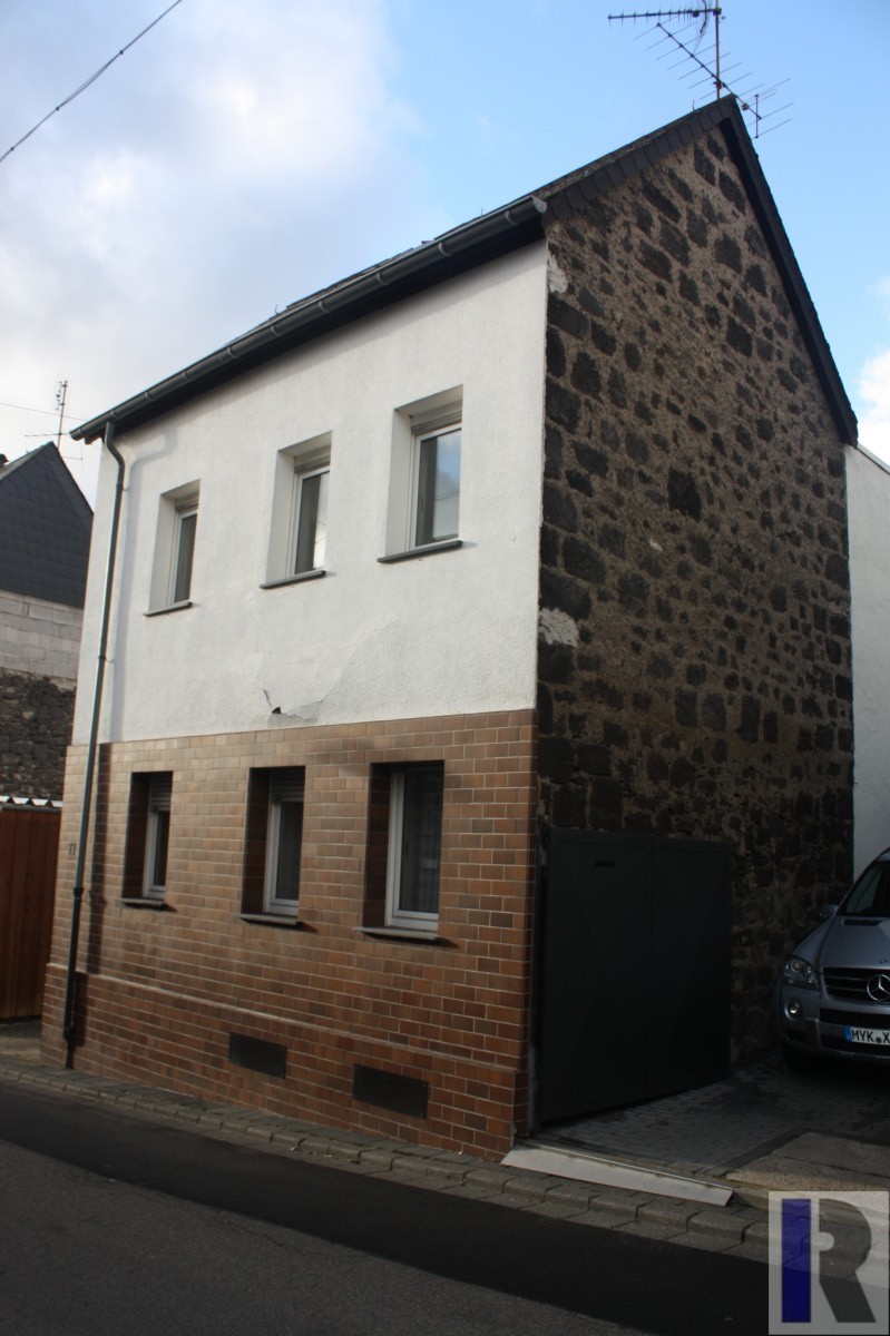 Front- und Giebelansicht Einfamilienhaus Andernach