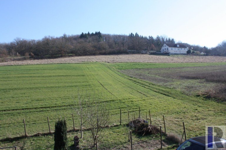 Blick ins Gr�ne Saffig Einfamilienhaus Wohnen wie im eigenen Haus - Eigentumswohnung mit Garten und Garage