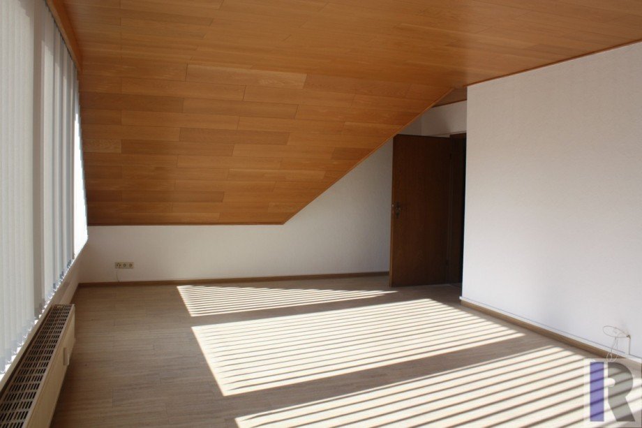 Gro�z�giger Wohnbereich Etagenwohnung Saffig