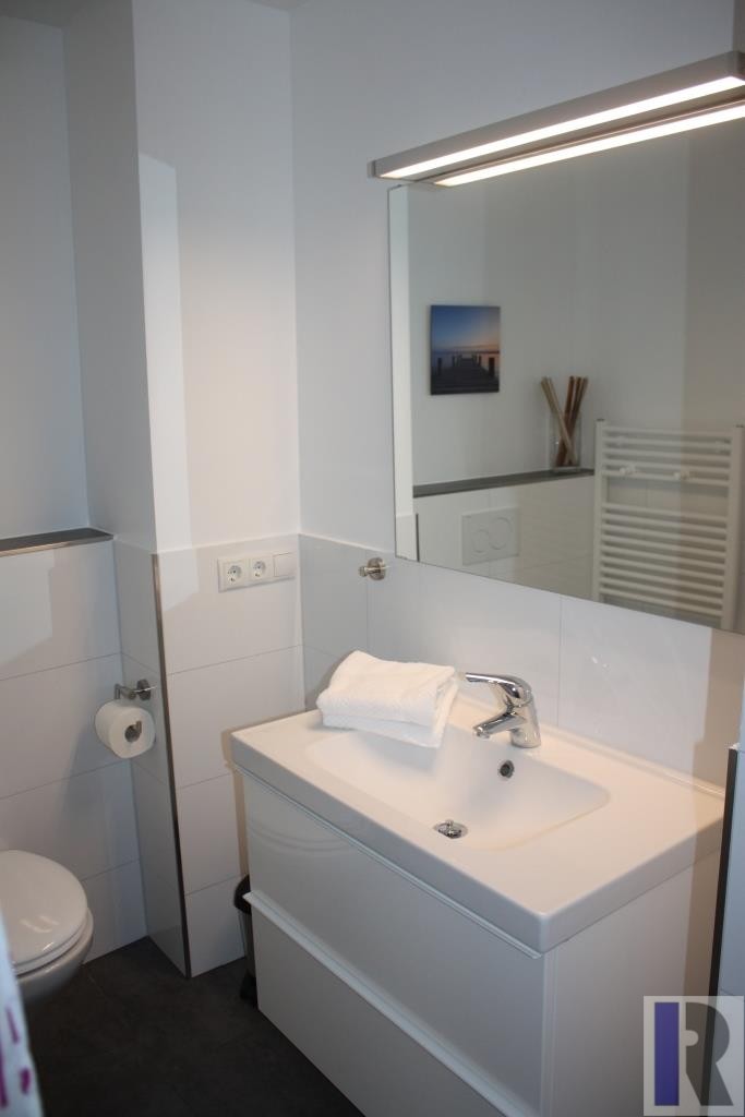 Duschbad mit gro�em Spiegel Wohnung Koblenz