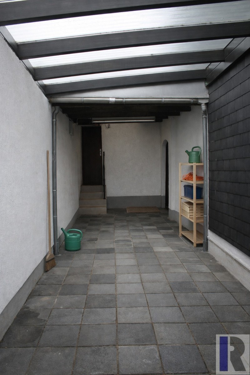 �berdachter Innenhof Einfamilienhaus Neuwied (Feldkirchen)