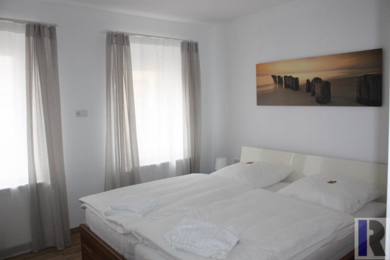 Schlafzimmer mit Komfort-Doppelbett Koblenz Wohnung Wohnen auf Zeit - Attraktive Ferienwohnung in Koblenz