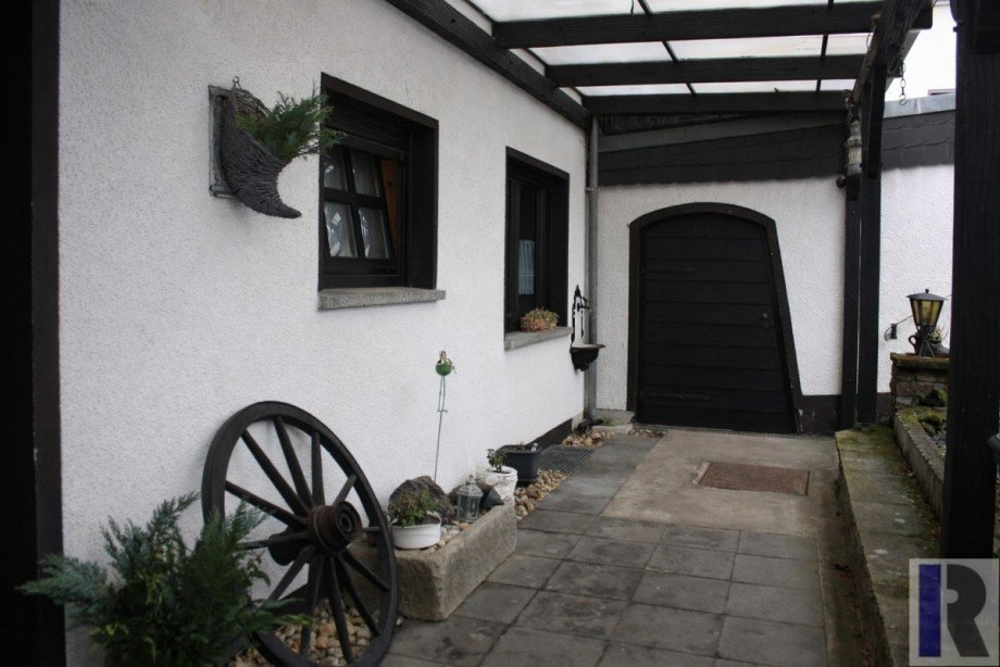 �berdachter Zugang Einfamilienhaus Neuwied (Feldkirchen)